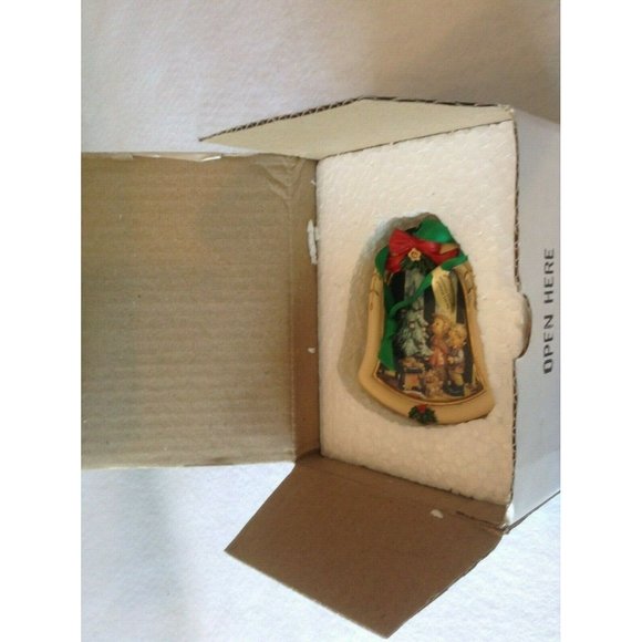 Danbury Mint The M. I. Hummel Christmas Ornament "Wonder of Christmas - Picture 1 of 6